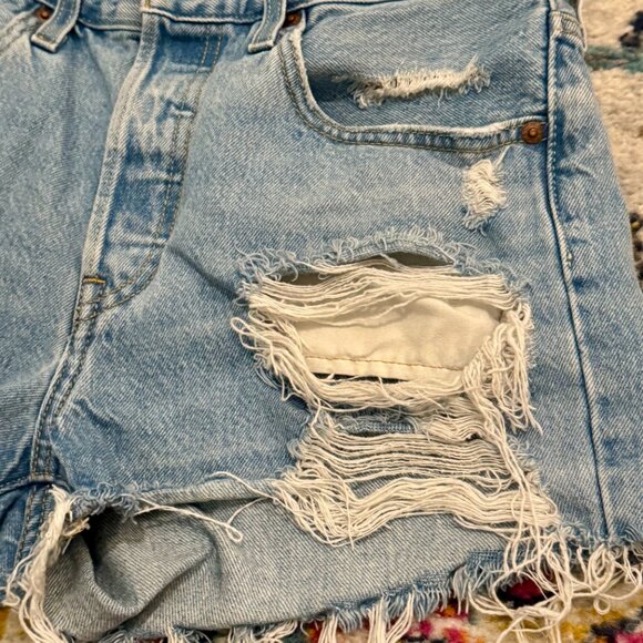 Women’s Levi's 501 Button Fly 27 Blue Cut-Off Distressed Denim Jean Shorts - Picture 4 of 12